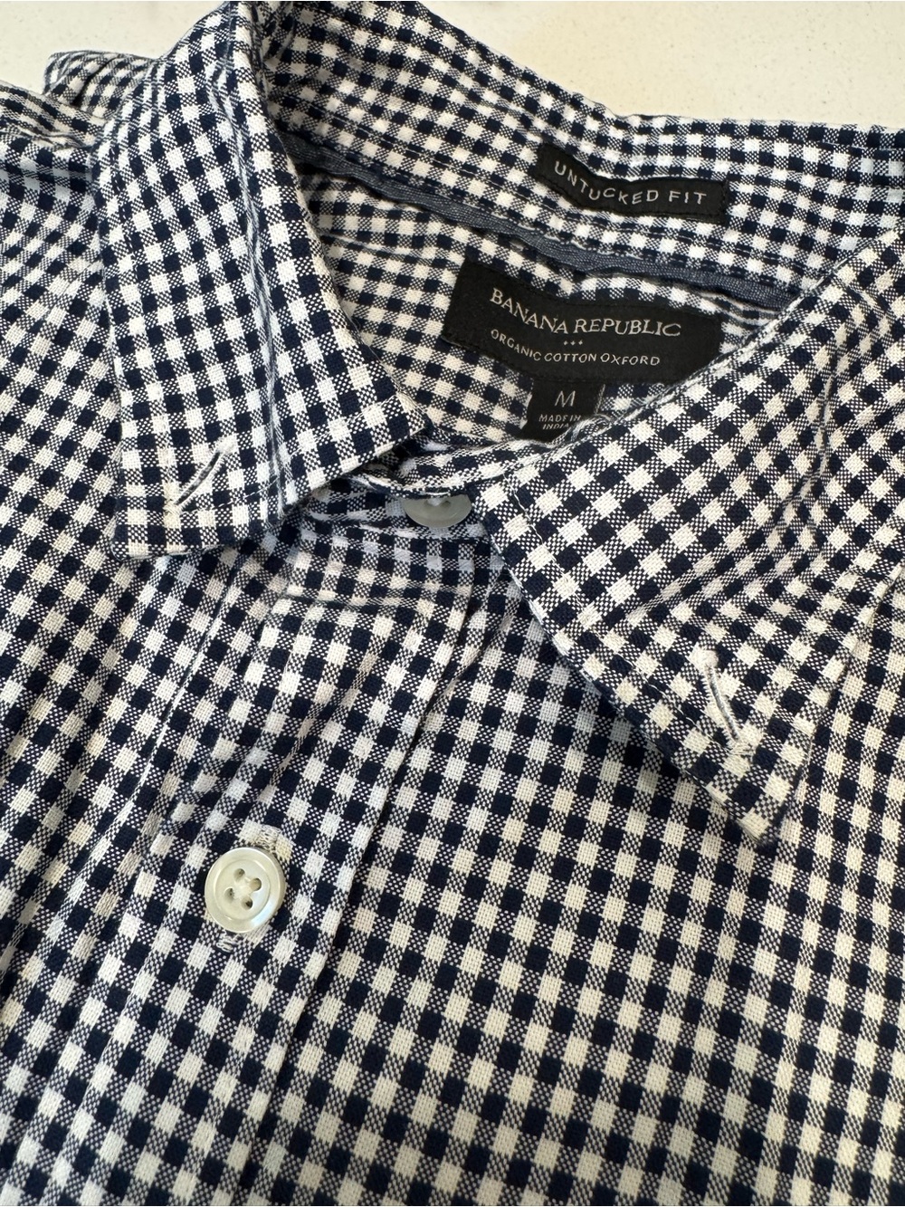 Banana Republic Men’s Navy and White Gingham Button-Down Shirt untucked Medium